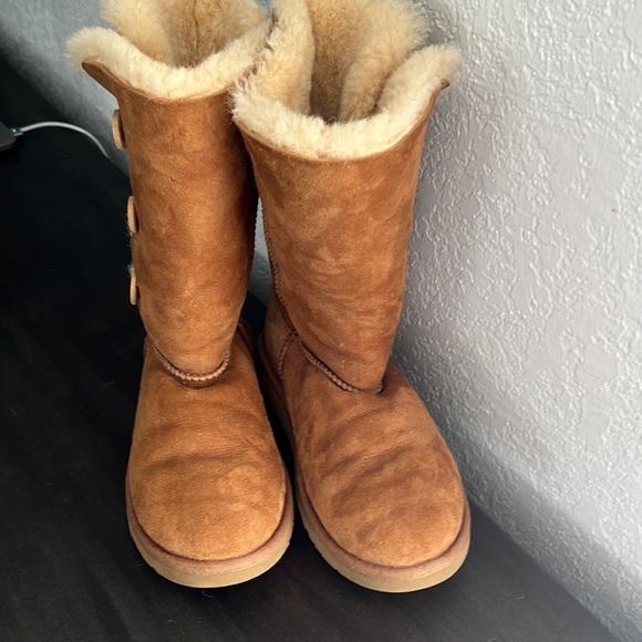 UGG Bailey Button Triplet Boots - Picture 5 of 8